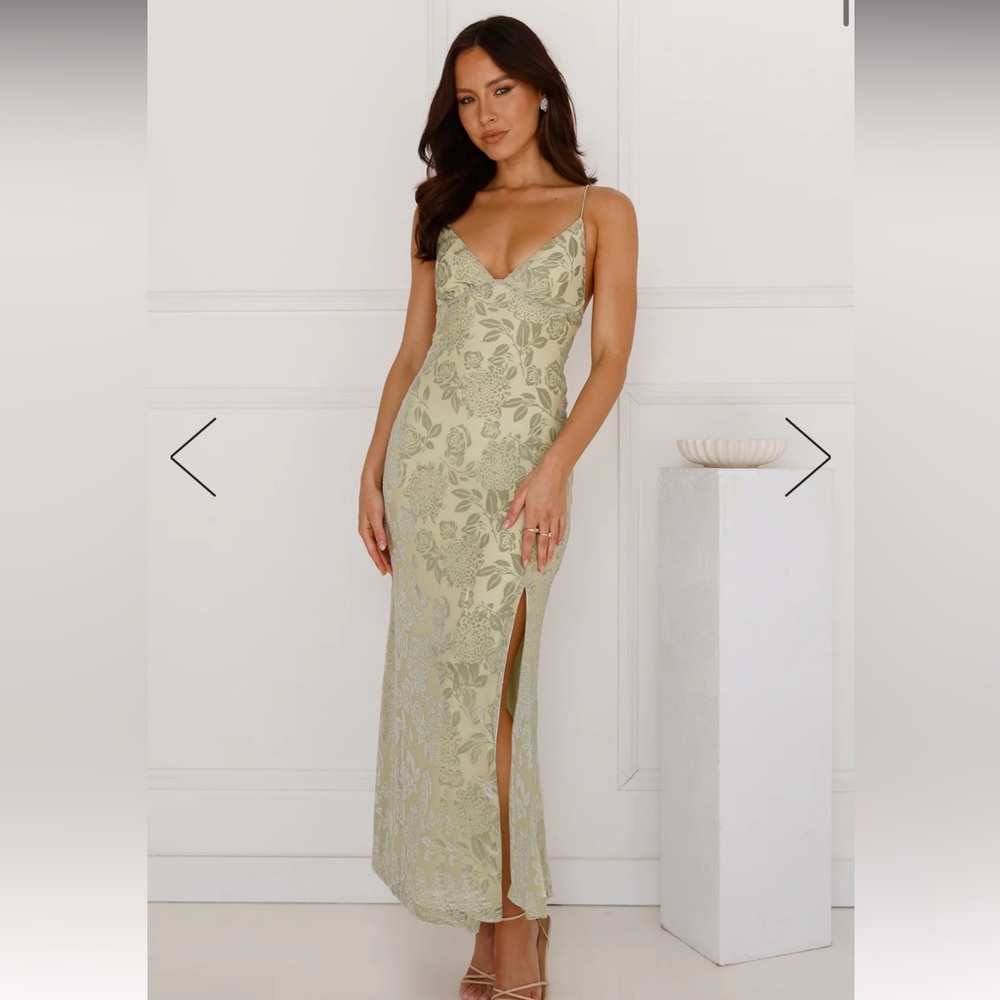 Worn once! Perfect for a wedding guest dress. Size XS